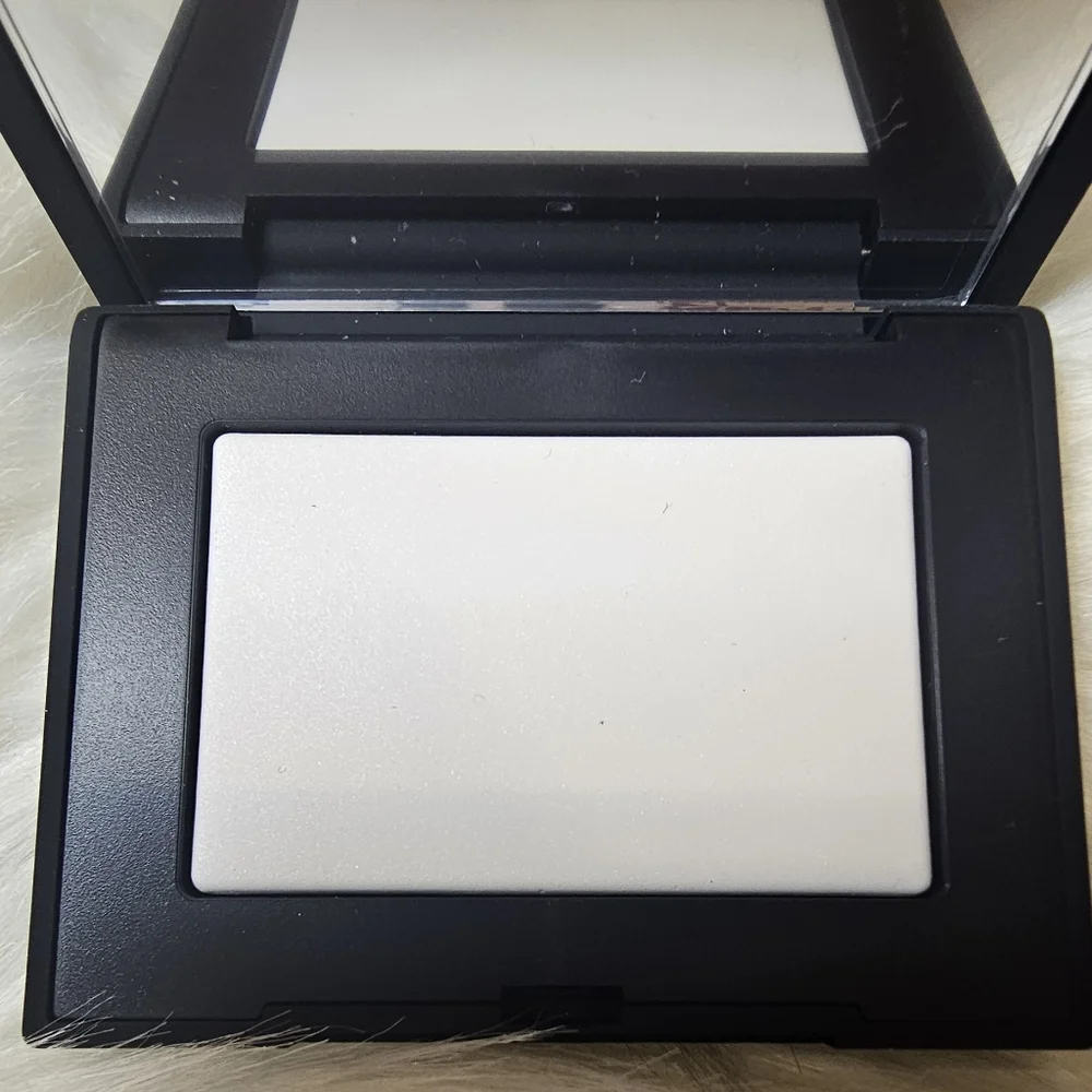 NARS Translucent Crystal Light-Reflecting Setting Powder-Pressed .10oz